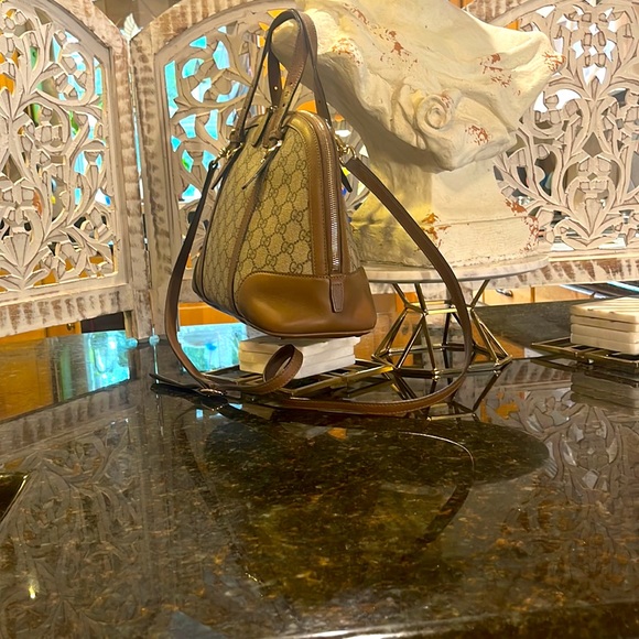 Luxury Item GUCCI Bag 13”L. 5”W. 9”H with dust bag Excellent Condition! - Picture 2 of 15